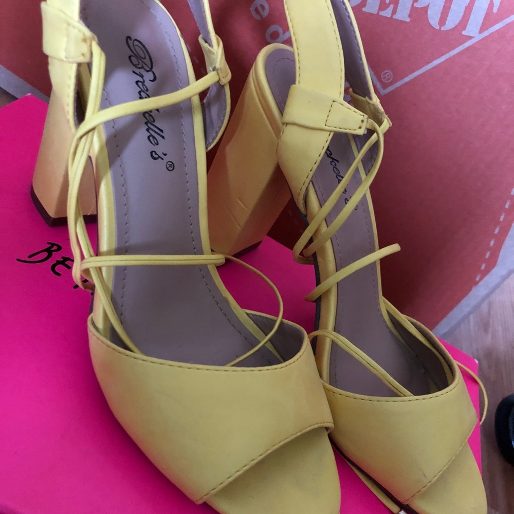 Yellowheel sandals